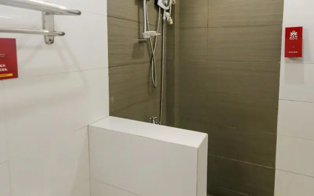 City Smiles Apartelle by OYO Rooms