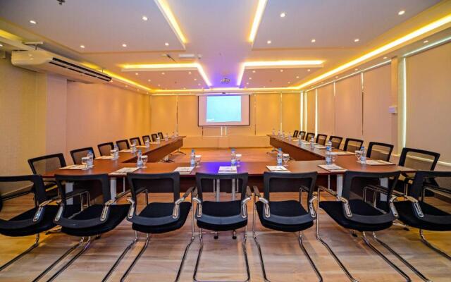 Exquisite Suite Minutes From Al Mamzar Beach