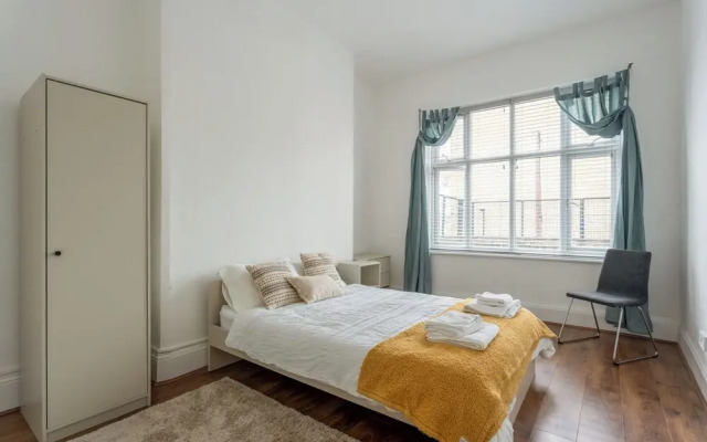 London Oasis - Modern 3 Bedroom Apartment