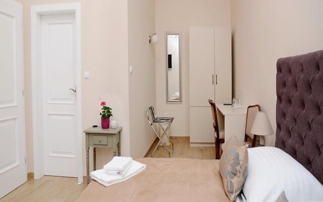 Apartments & Rooms Flowers