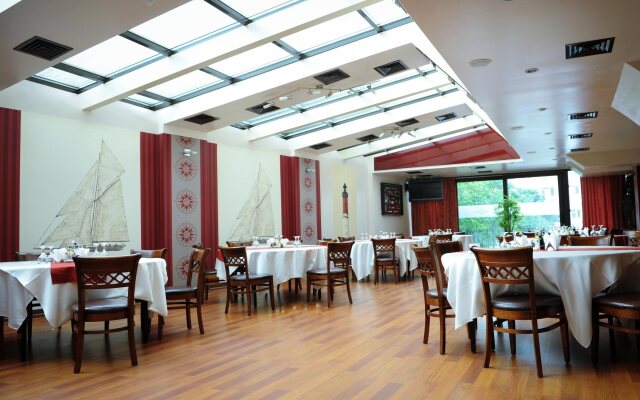 Lira Pacific Aparthotel