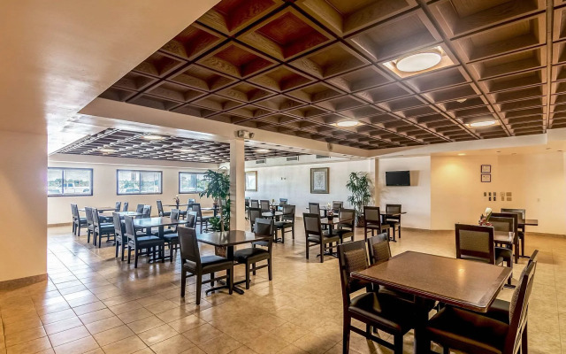 Budget Host Inn & Suites