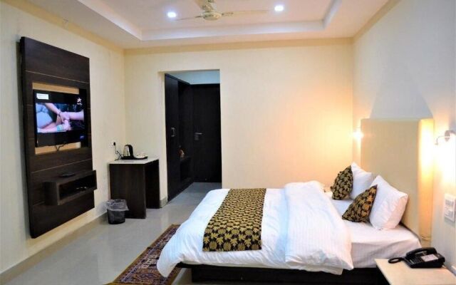 Dal Lake Resort