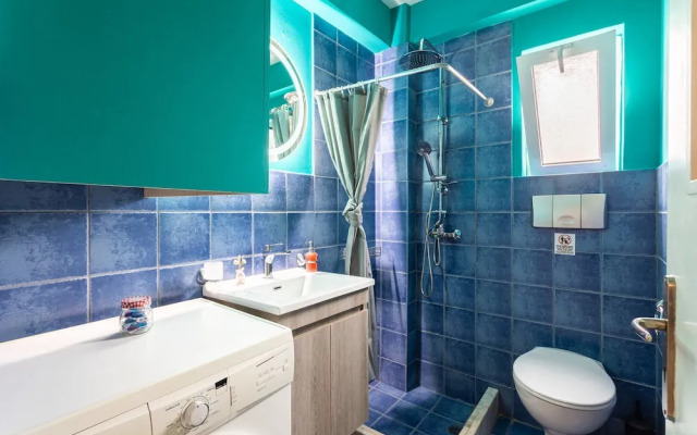 Downtown Central Suite With Private Parking