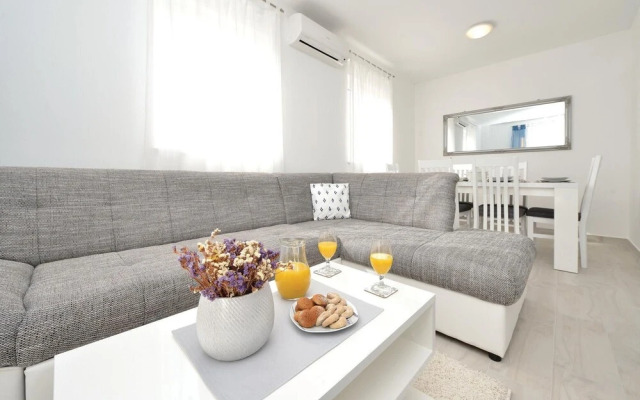 Stunning Home in Vrsi-mulo With Wifi and 2 Bedrooms