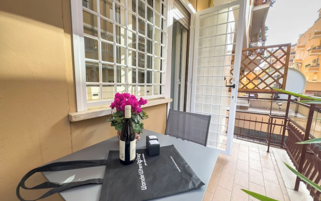 Lovely Design Apartment With Balcony