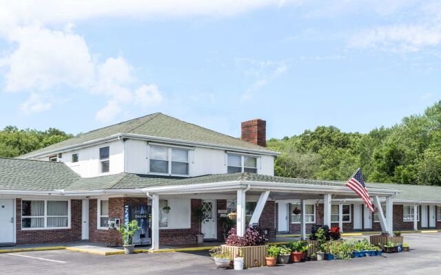 Colonial Inn Seekonk