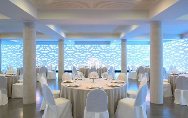 Le Meridien Ra Beach Hotel & Spa