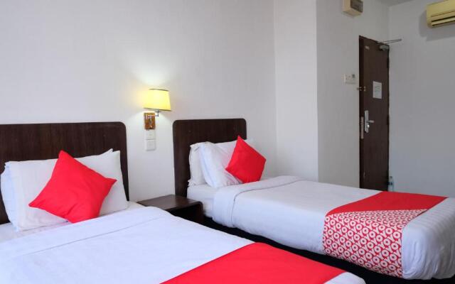 OYO 619 Grand City Hotel 2