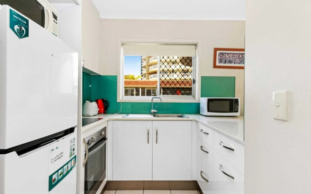 Superb 1 Bedroom Apartment Near the Beach