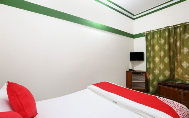 OYO 7030 Four Seasons
