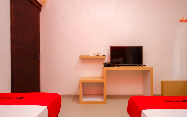 RedDoorz Syariah Near Alun Alun Kota Rembang