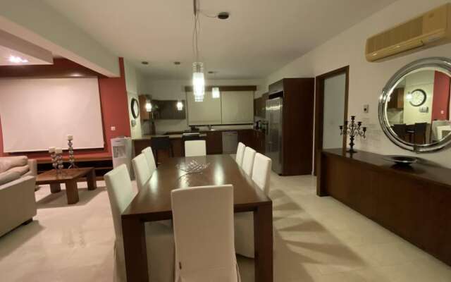 Hallmark Beach Apartment