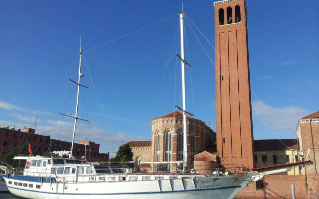 Venezia Boat & Breakfast Caicco Freedom