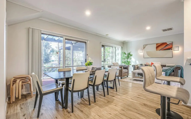 StayAU Gorgeous 5BR BBQ Home Geelong