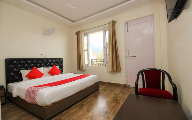 OYO 28284 Gliders Holiday Inn