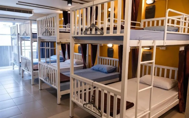 Krabi Freedom Hostel And Bar