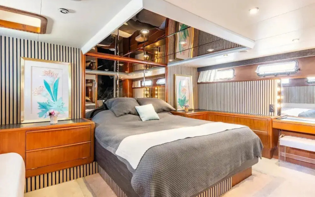 Live on a Luxury 65ft Yacht in Duquesa- Estapona