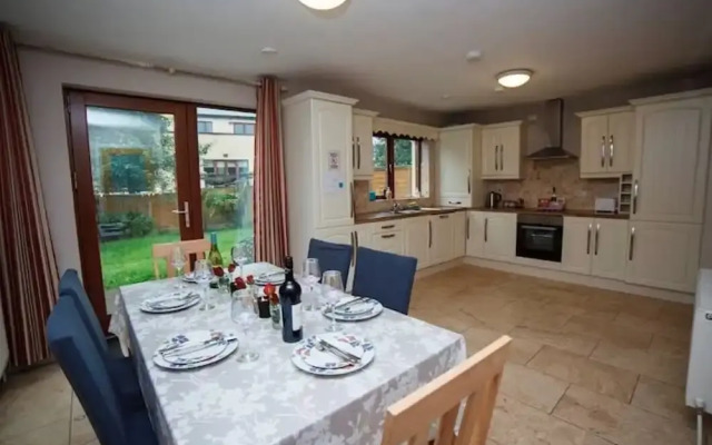 Immaculate 3-bed House With Private Secure Garden