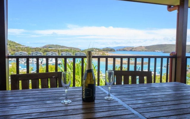 Shorelines 2 on Hamilton Island by HamoRent