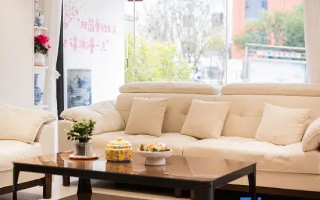 Qingying Flower Homestay (Taoxichuan Cultural and Creative Block)
