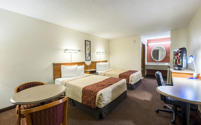 Red Roof Inn Clarksville