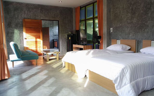 Tonmai Suites