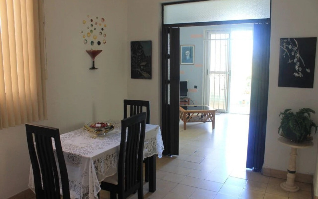 Hostal Sra. Vivian, Apartamento independiente VEDADO