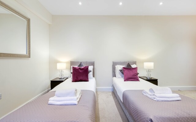 Luxury 3 Bedroom Apartment with Parking