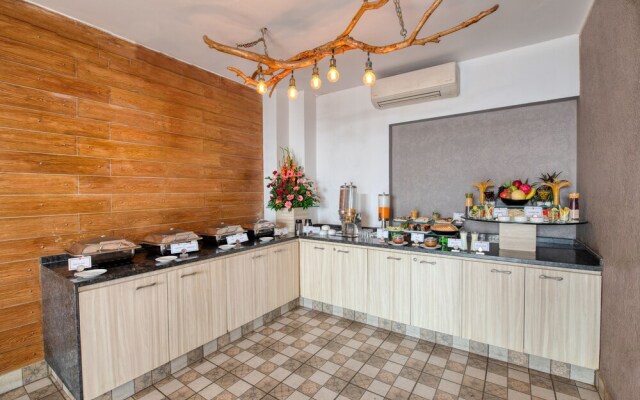 Hotel Deep Clarks Inn Lucknow