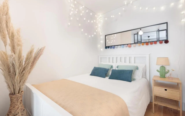 Vibrant flat by São Bento w/balcony - Loureiro140