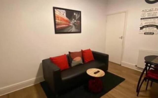 Spacious Four Bedroom Home, 3 Bathrooms - Coventry