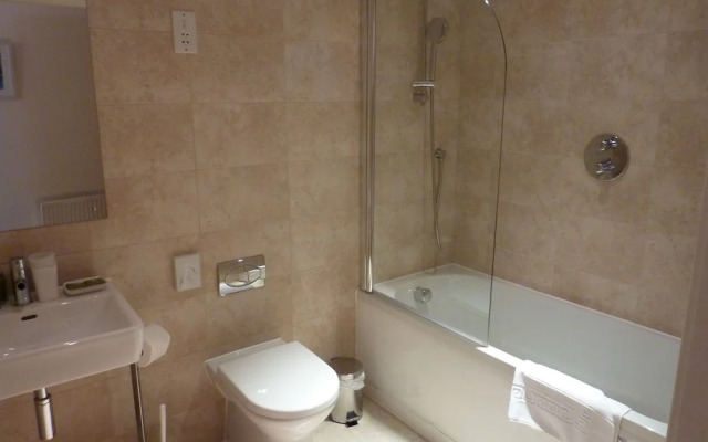The Beach House & Porth  Sands Apartments