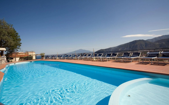 Cristina Hotel