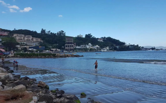 Hospedagem 20m da praia.