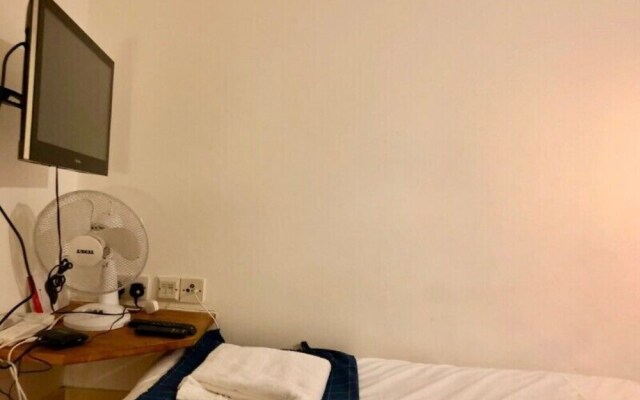HFS Studio Next To Hydepark L17