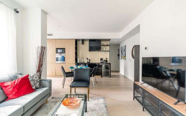 Spectacular Exec 2BR Financial District