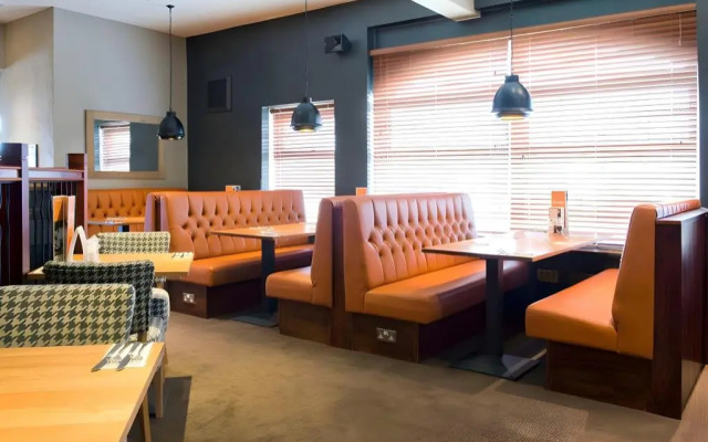 Premier Inn Livingston (M8/J3)