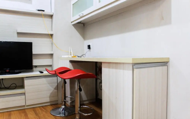 Fully Furnished And Cozy Design 1br Green Pramuka Apartment