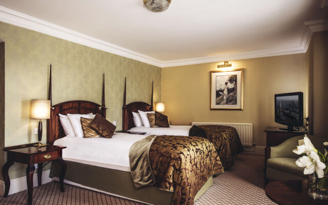 The Mitre Hotel Hampton Court