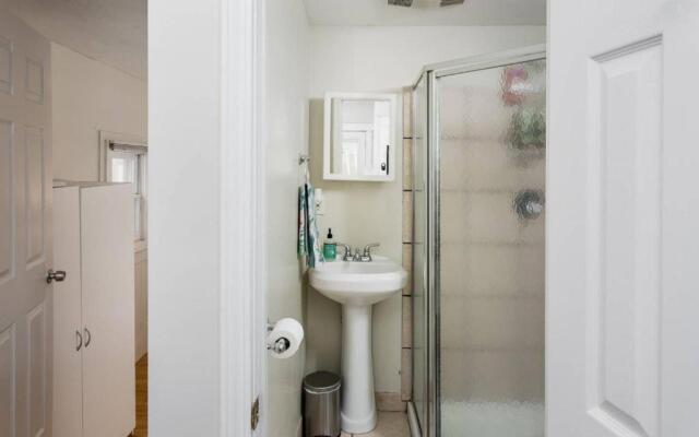 1858 Edgeland Avenue, Unit One