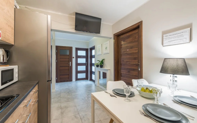 UNIT Short Rent Apartment by Warsaw Metro Station