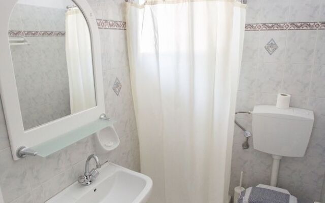 Louiza Hotel