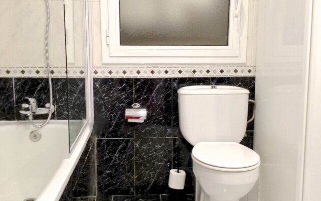 Smart 3BR balconies in historical Gothic - MACCA