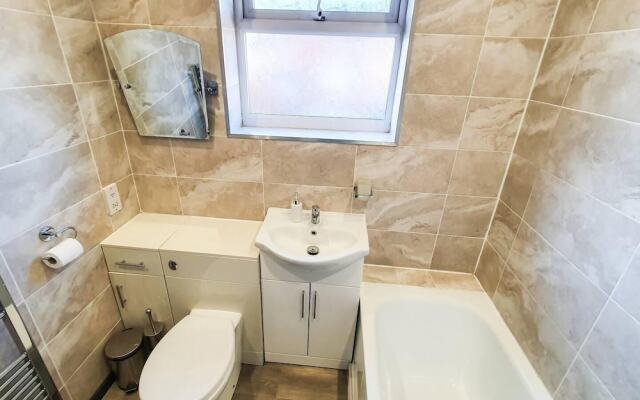 Impeccable 4-bed House in Cheltenham