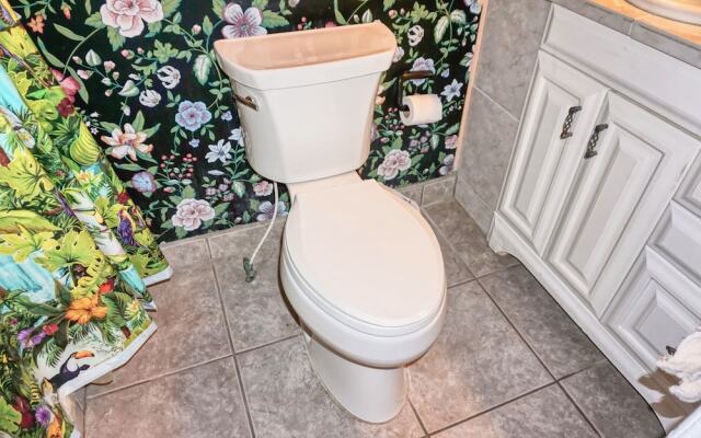 Pass A Grille Beach Escape (107-8)