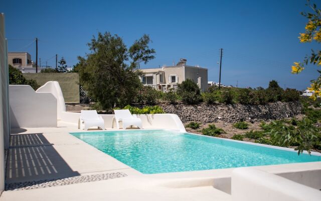 White Orchid Cave House & Studio