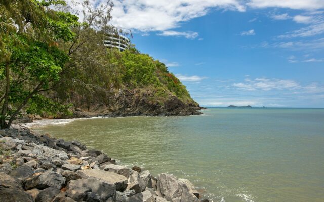 Beachfront Apartment with Ocean Views