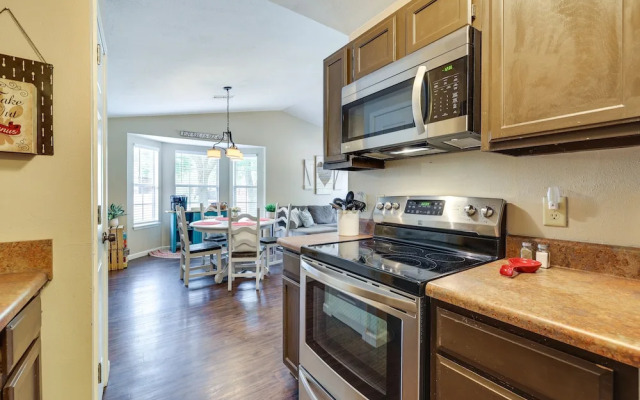 Cozy Fayetteville Vacation Rental Near Campus!