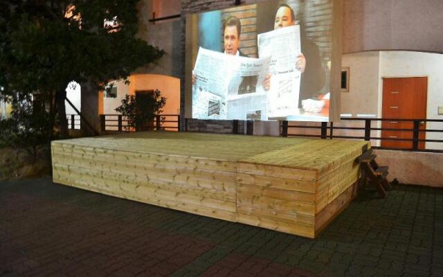 Memoria Pool Villa Family Pension